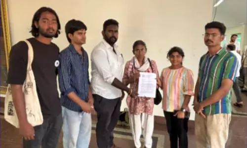 Meenakshi Natarajan with UoH students