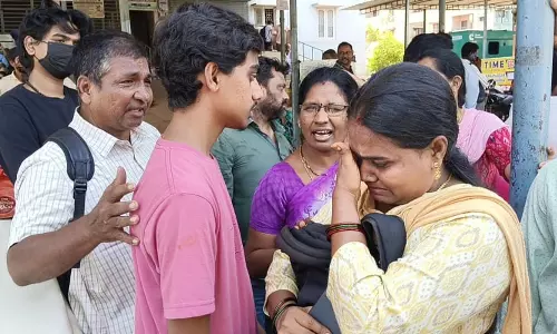 Caught in traffic, students miss JEE exam Caught in traffic, students miss JEE exam