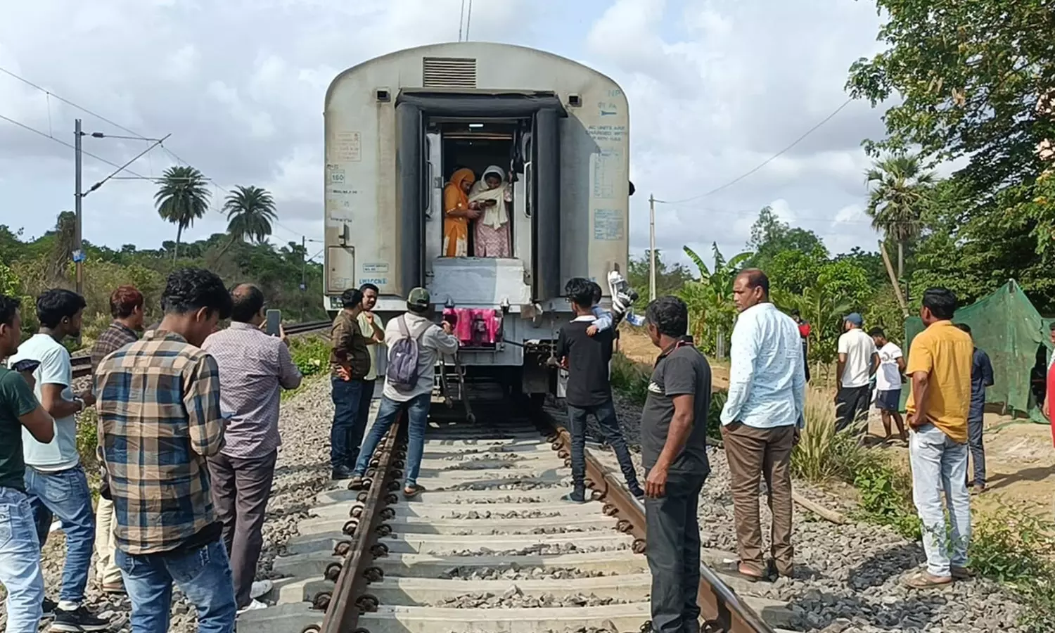 Falaknuma Express coaches detach