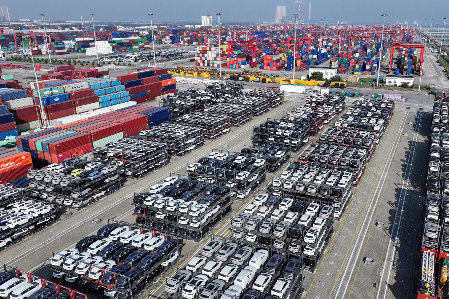 China threatens countermeasures after Trump threatens additional 50% tariff China threatens countermeasures after Trump threatens additional 50% tariff