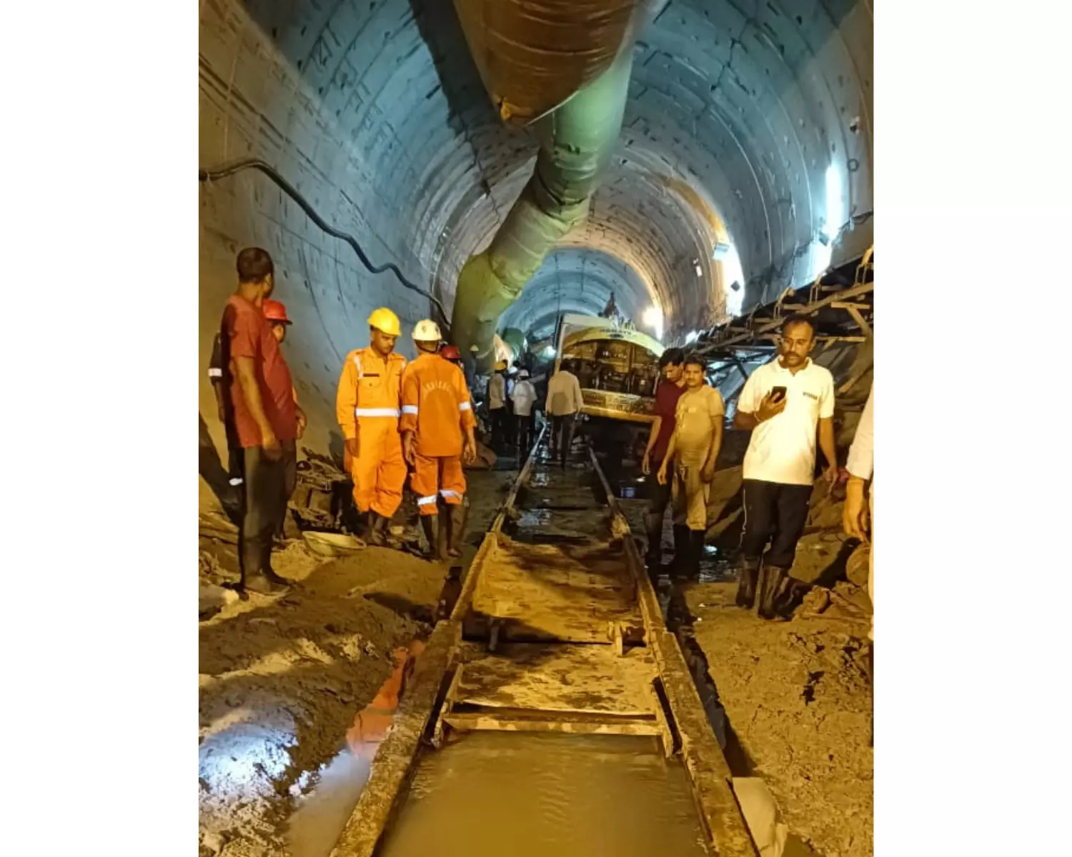 SLBC tunnel: Loco track restoration moves ahead, still no sign of six missing workers