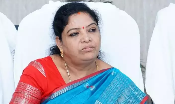 Minister Sandhya holds surprise inspection at KGBV Minister Sandhya holds surprise inspection at KGBV