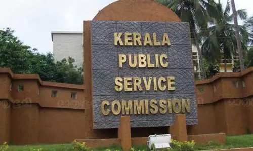 Kerala: Eagle Snatches, Then Returns PSC Hall Ticket Just in Time