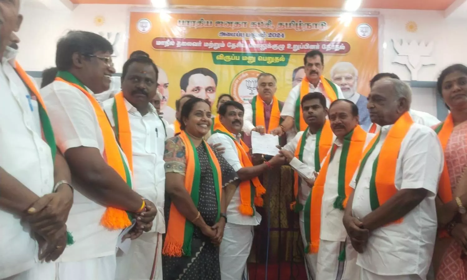 Nainar Nagendran submits papers for BJP TN presidents election