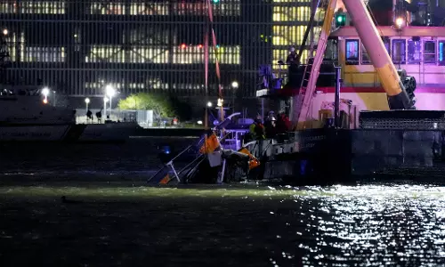 Six dead in helicopter crash in Hudson River in New York City