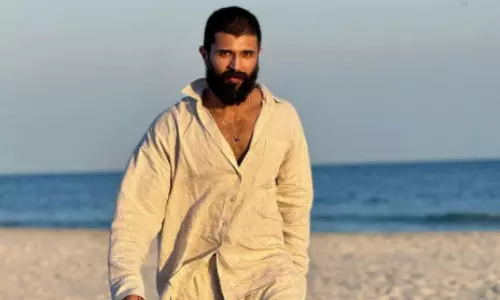 Vijay Deverakonda says, Thank You, Aunty Vijay Deverakonda says, Thank You, Aunty