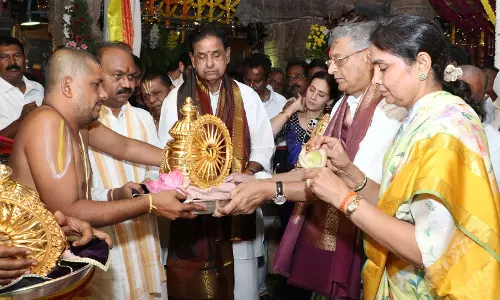 Penna Cements MD presents 7 kg golden crown at Vontimitta