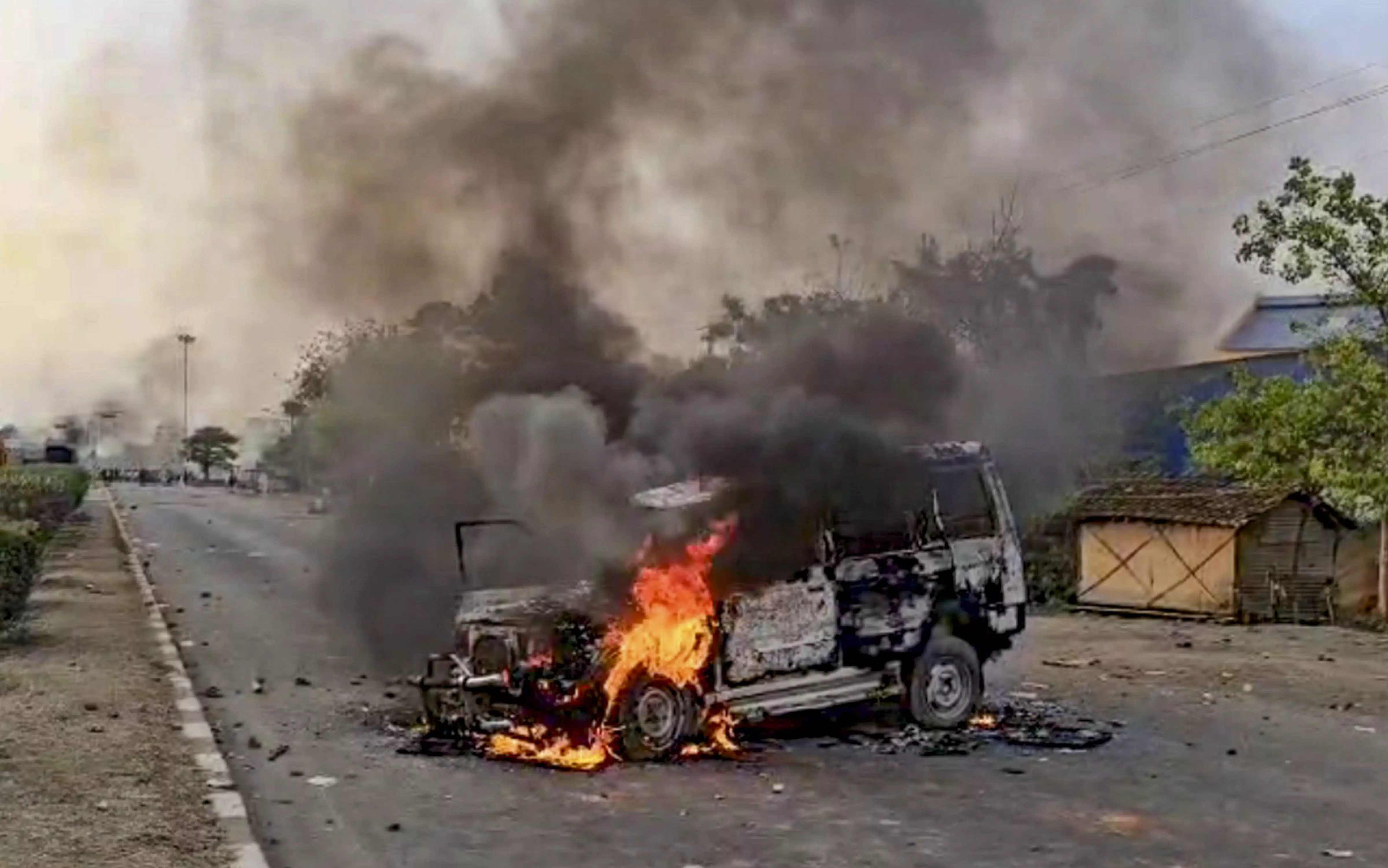 Protests Over Waqf Act in Bengal: Fresh Clashes Erupt in Dhuliyan