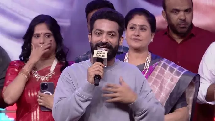 Jr NTR Hails Vijayashanti As True Lady Superstar