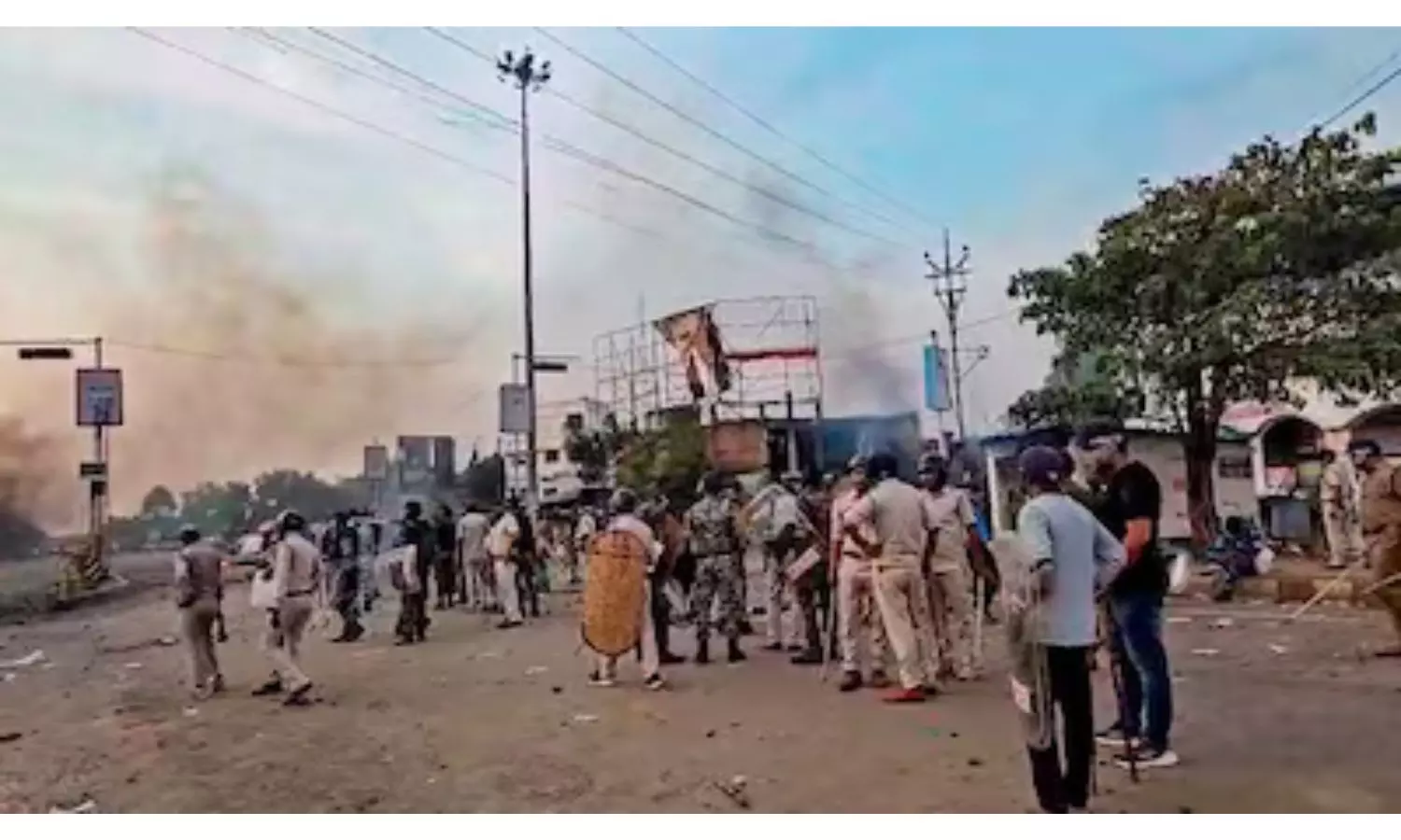 Jangipur still on boil; Youth hurt in mob-BSF clash, 200 homeless flee to Malda