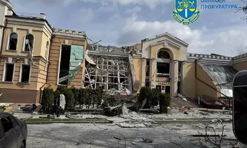 Russian strike on city centre in Ukraines Sumy kills 21