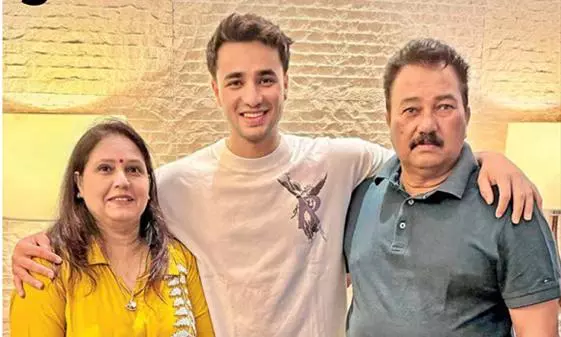 Abhishek Sharma’s Special Paper Gesture Wins Hearts Abhishek Sharma’s Special Paper Gesture Wins Hearts