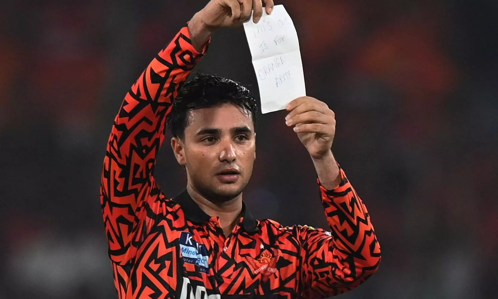 Abhishek Sharma’s Special Paper Gesture Wins Hearts Abhishek Sharma’s Special Paper Gesture Wins Hearts