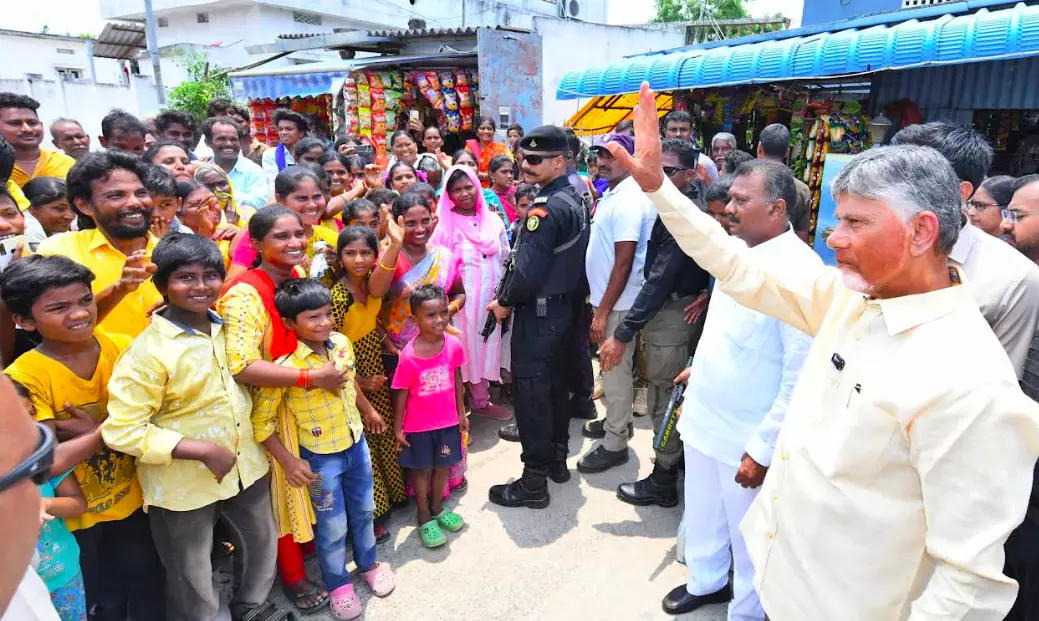 Naidu promises all help to beneficiaries of govt sops Naidu promises all help to beneficiaries of govt sops