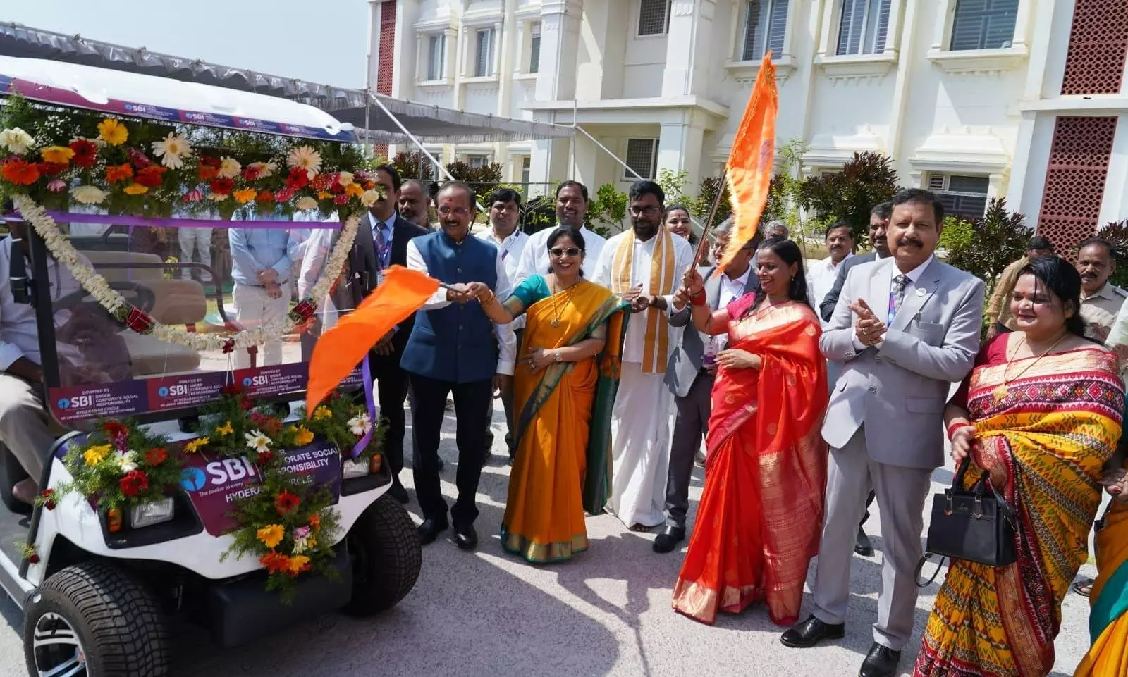 SBI Gifts e-carts to Yadagirigutta Temple SBI Gifts e-carts to Yadagirigutta Temple