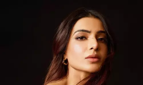 Samantha Opts for a Sleek Sleeveless Top