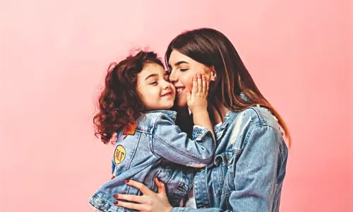 Strong, Single,  Thriving