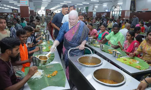 Anna Lezhneva seeks blessings at Tirumala after son’s fire ordeal