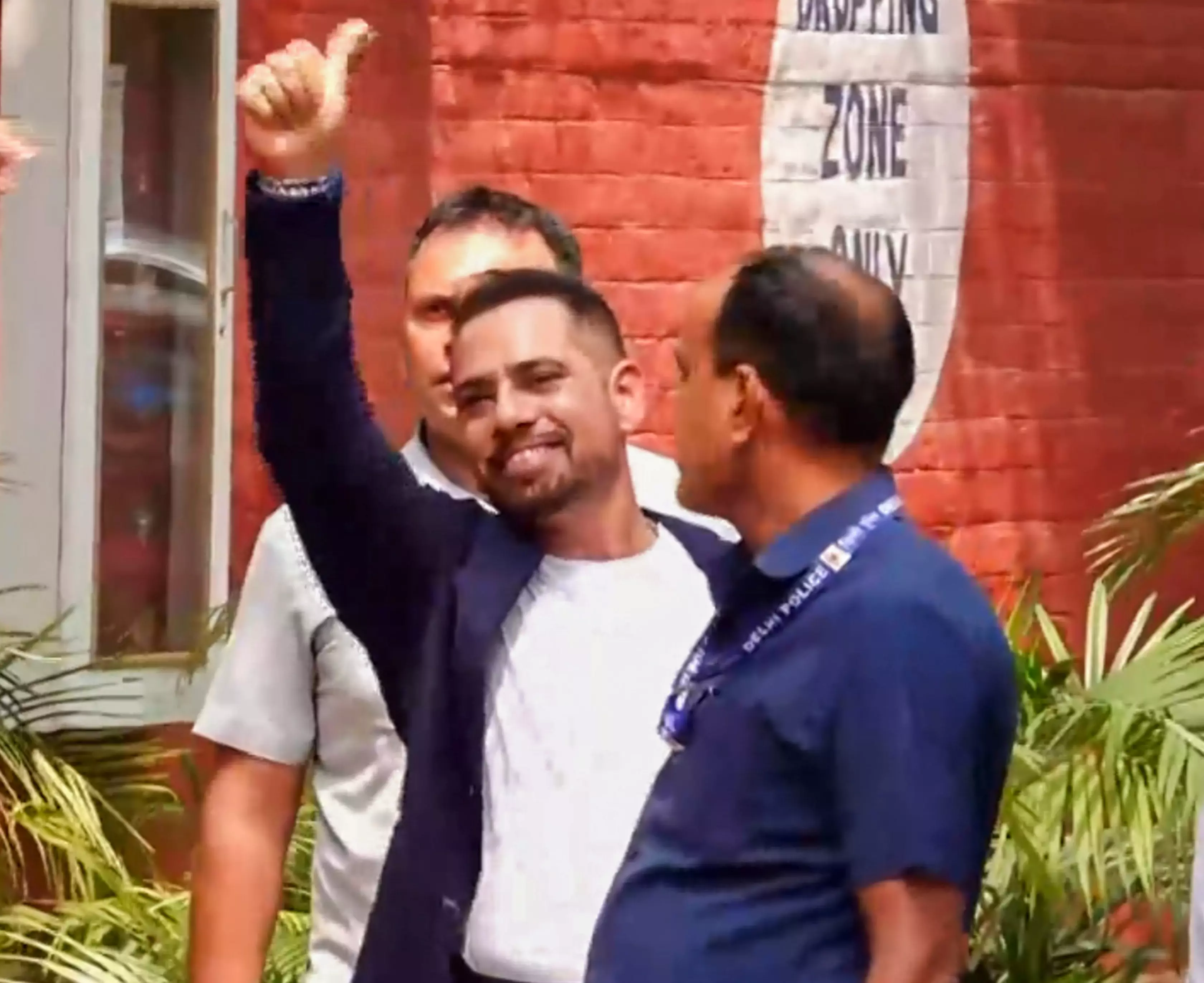 Political Vendetta, Says Robert Vadra As He Appears Before ED Political Vendetta, Says Robert Vadra As He Appears Before ED
