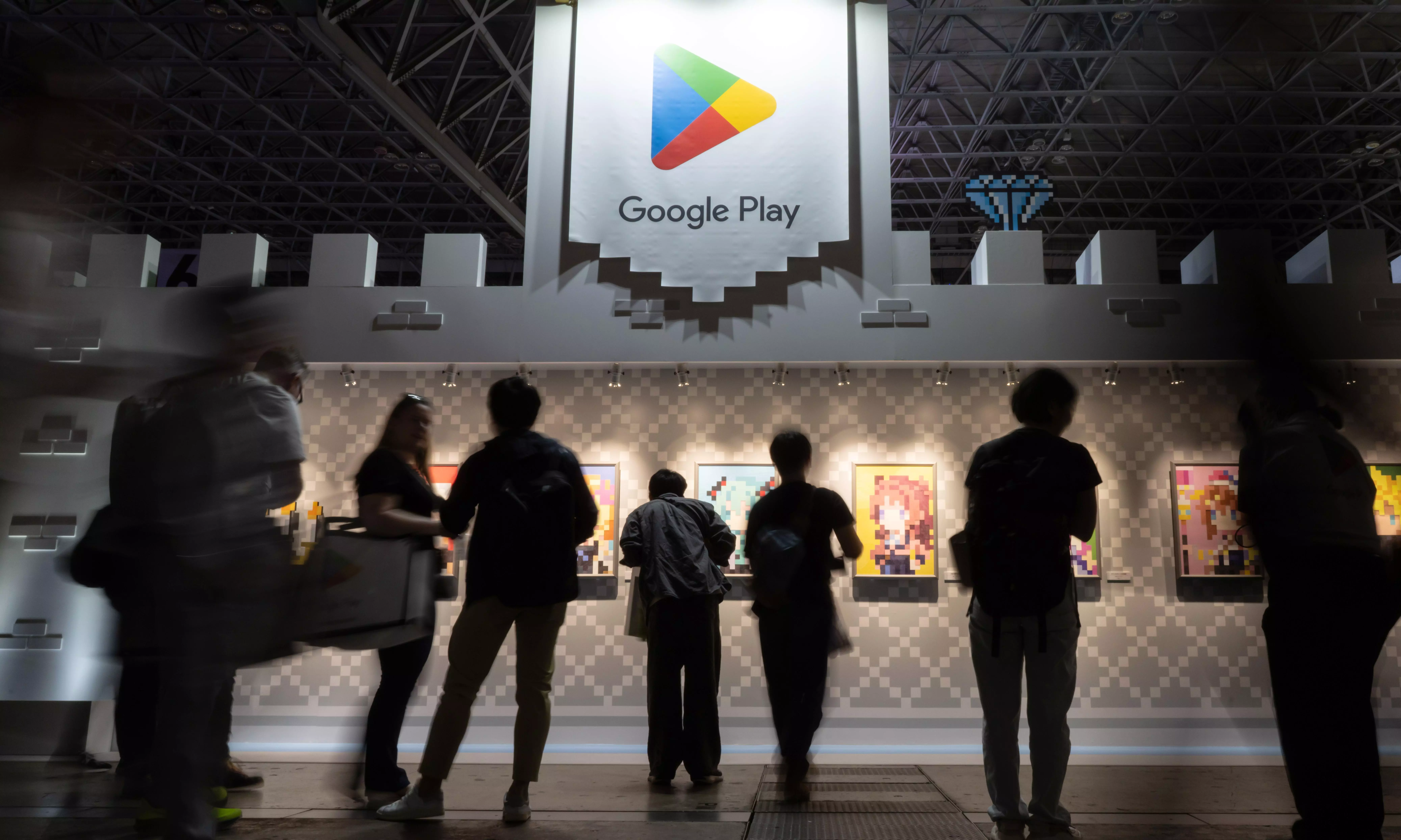 Japan Orders Google to Stop Forcing Phone Makers To Use Its Apps Japan Orders Google to Stop Forcing Phone Makers To Use Its Apps