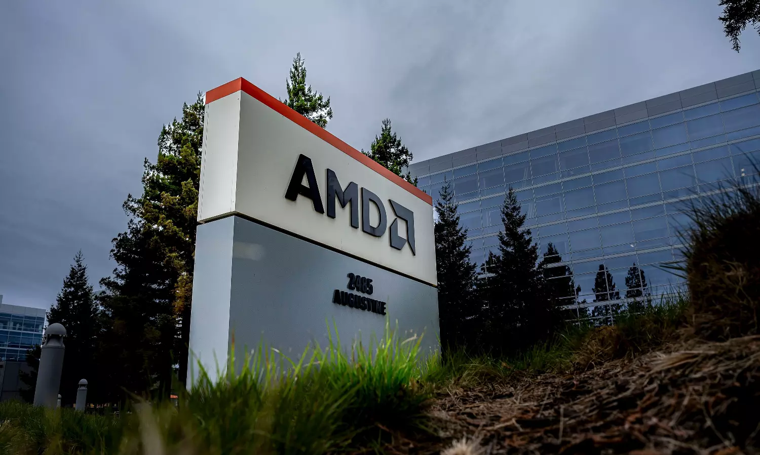 AMD Sees $800 Million Charge From Export Curbs on AI Chips AMD Sees $800 Million Charge From Export Curbs on AI Chips