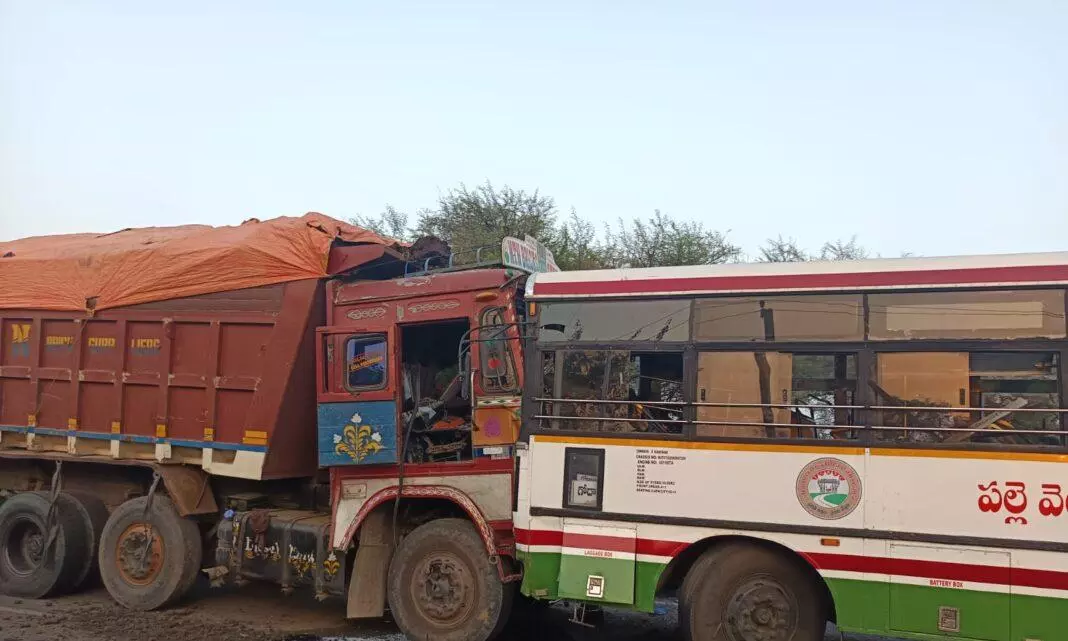 23 Injured As Bus, Lorry Collide