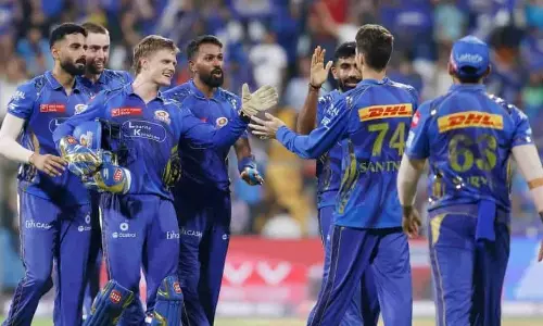 MI Beat SRH By 4 Wickets