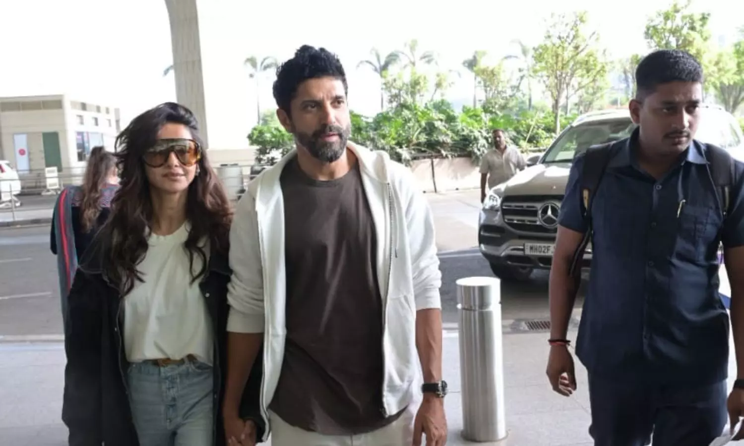 Farhan Akhtar Heads To Srinagar For ‘Ground Zero’ Premiere