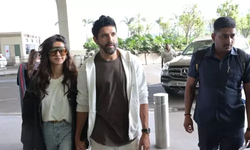Farhan Akhtar Heads To Srinagar For ‘Ground Zero’ Premiere