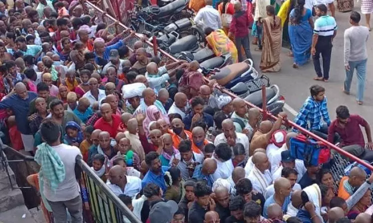 Heavy Influx of Devotees at Tirumala due to Consecutive Holidays