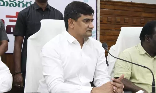 MSME Minister Assures All Help to Mango Growers in AP