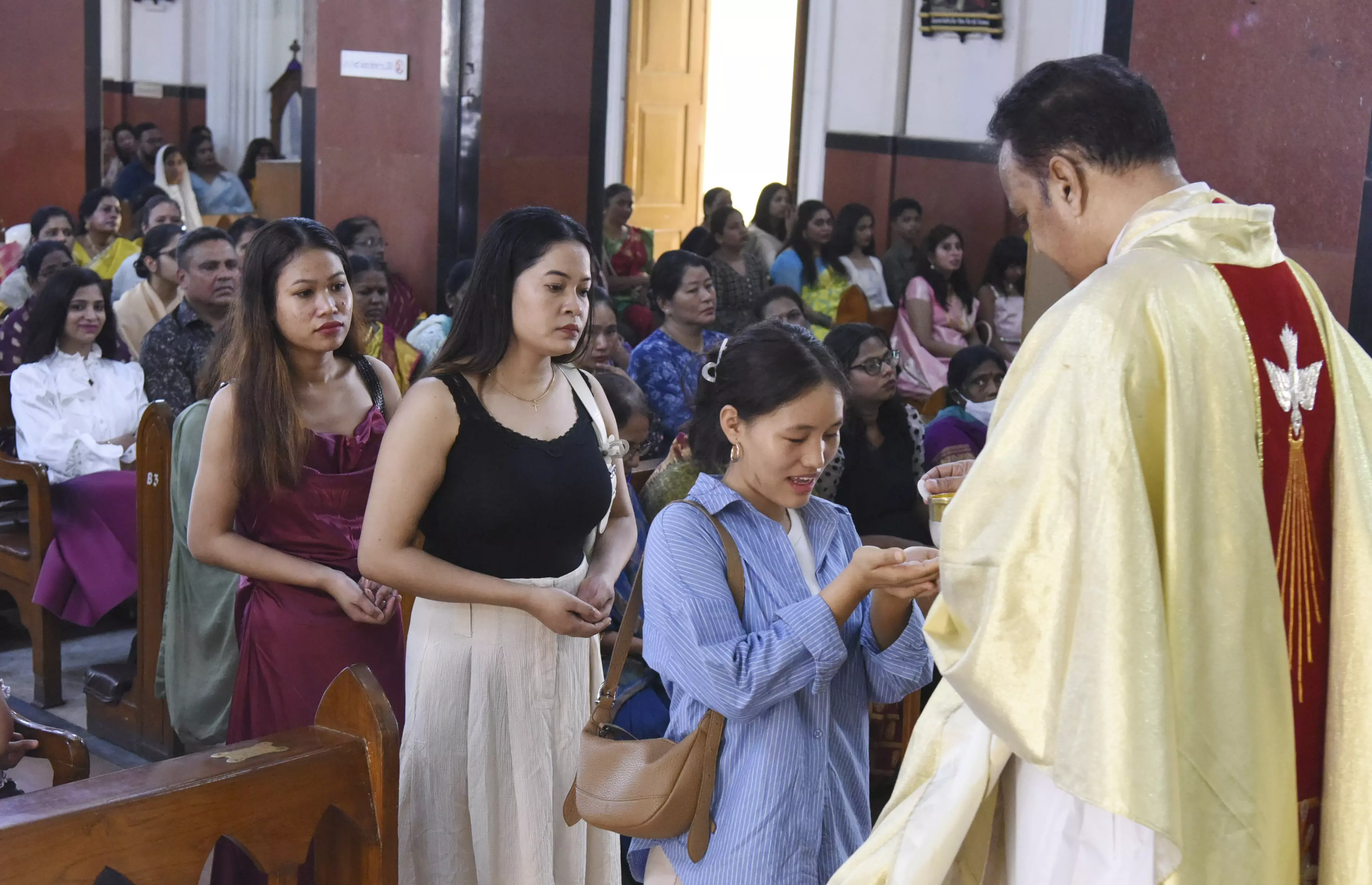 Hyderabad Rings in Easter with Pre-dawn Services