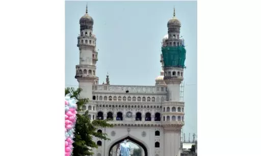 ASI Begins Restoration at Charminar’s Damaged Minaret ASI Begins Restoration at Charminar’s Damaged Minaret