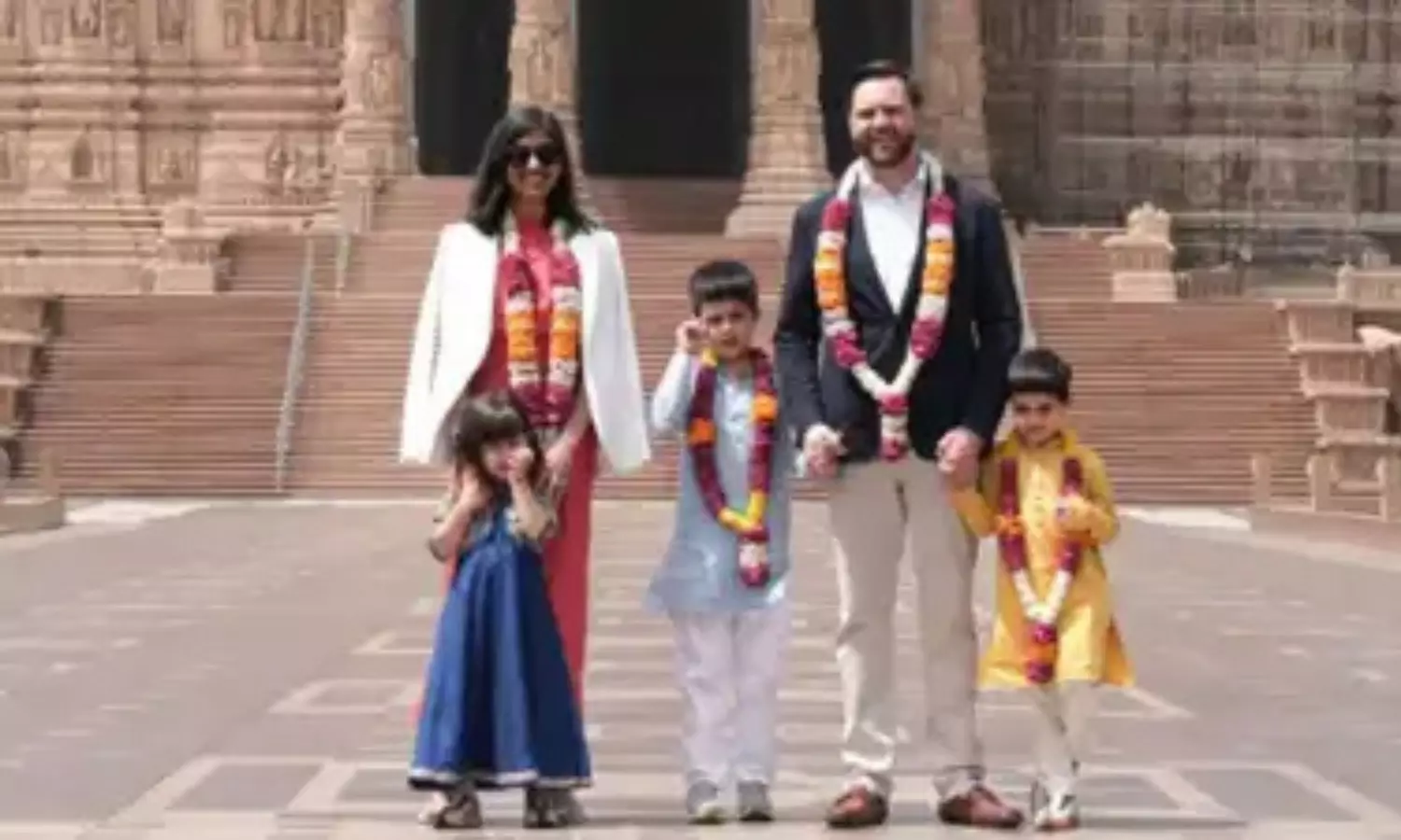 US Vice President Vance And His Family Visit Akshardham Temple US Vice President Vance And His Family Visit Akshardham Temple