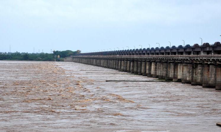 Godavari River Flood Recedes at Bhadrachalam; Heavy Discharge Continues at Dowleswaram