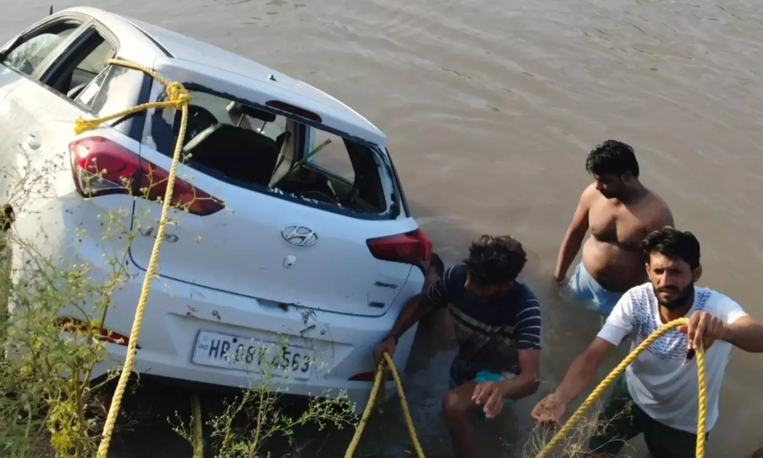 8 Of Family Killed As SUV Falls Into Dry River Bed