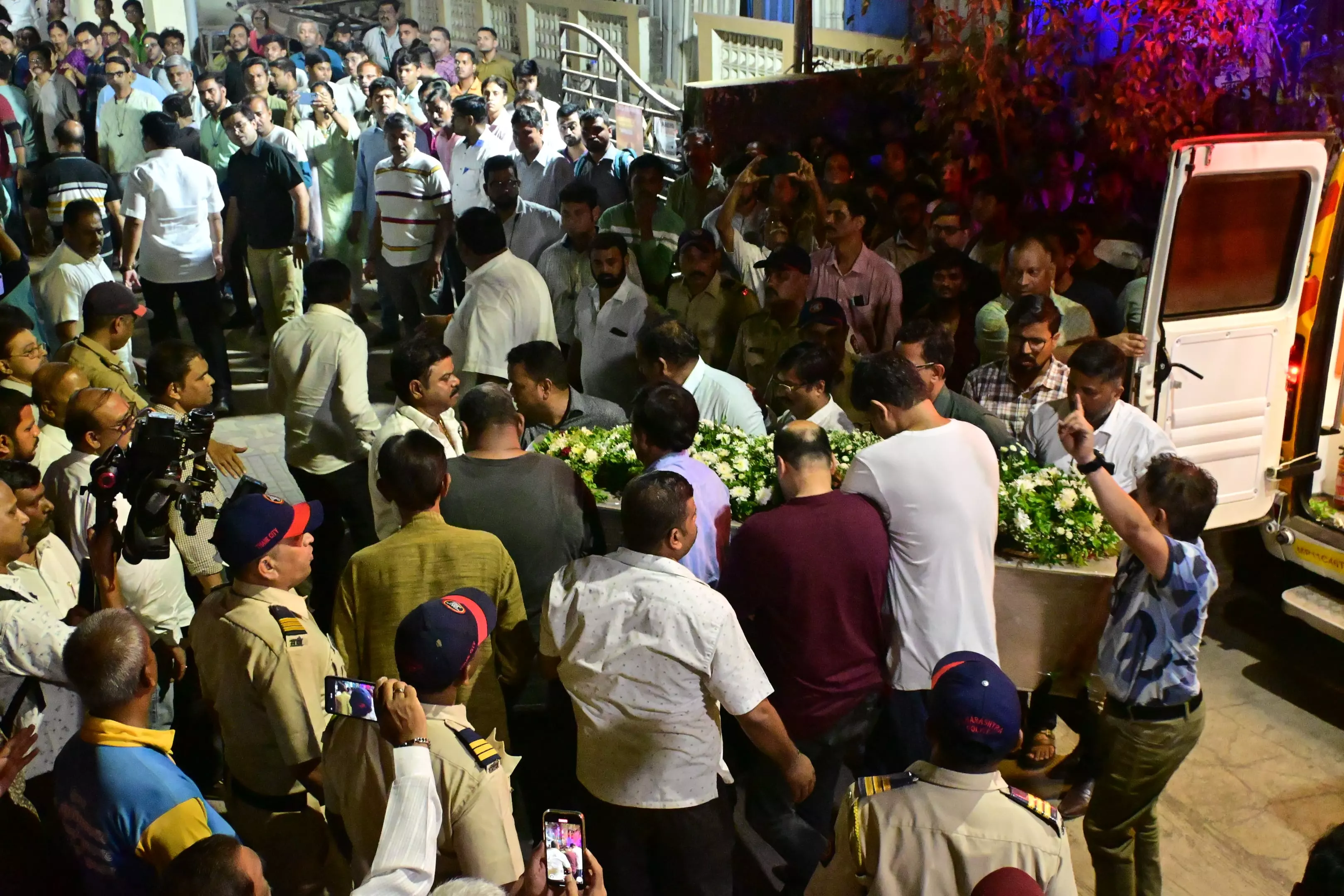 Bodies of 6 Victims from Maharashtra Flown Back, Thousands Gather to Mourn Bodies of 6 Victims from Maharashtra Flown Back, Thousands Gather to Mourn