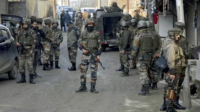 J&K, Ladakh Parts on High Security Alert; Civilian Movement in Border Areas Restricted J&K, Ladakh Parts on High Security Alert; Civilian Movement in Border Areas Restricted