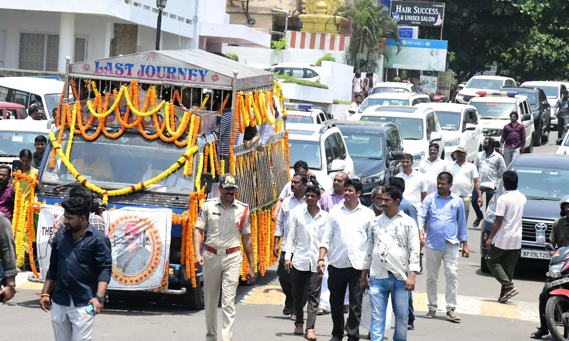 Vizag: Chandra Mouli Laid to Rest With Full State Honours