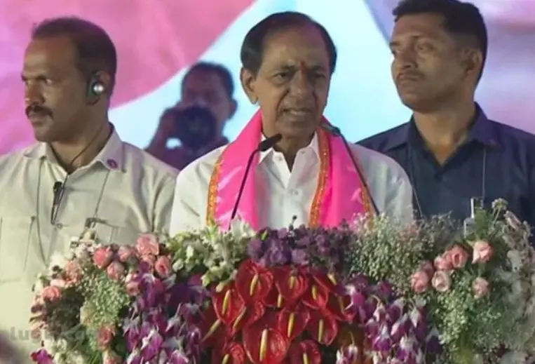 KCR asks Centre to hold talks with Naxals KCR asks Centre to hold talks with Naxals