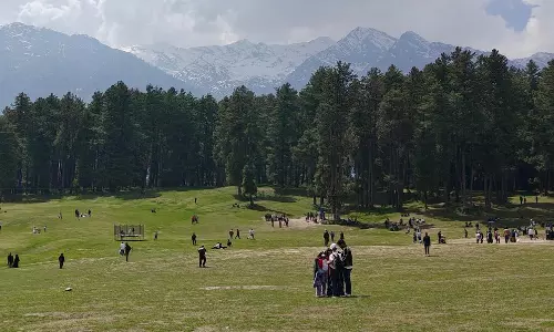 Tourists Return to Pahalgam Valley After Attack Tourists Return to Pahalgam Valley After Attack