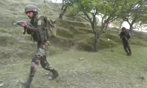 Pakistan Again Violates Ceasefire Along LoC; India Retaliates