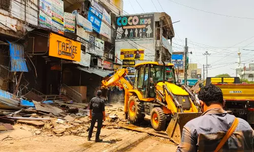 Hydraa Razes Encroachments At Mehdipatnam