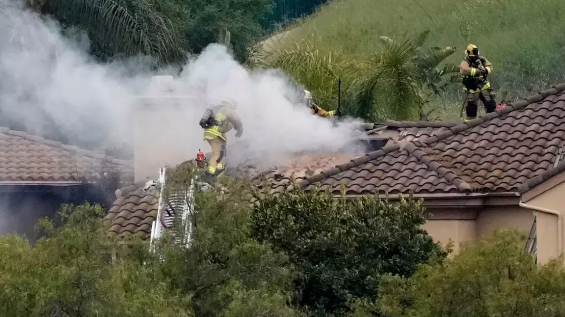 Small Plane Crashes Into Simi Valley Homes, One Dead