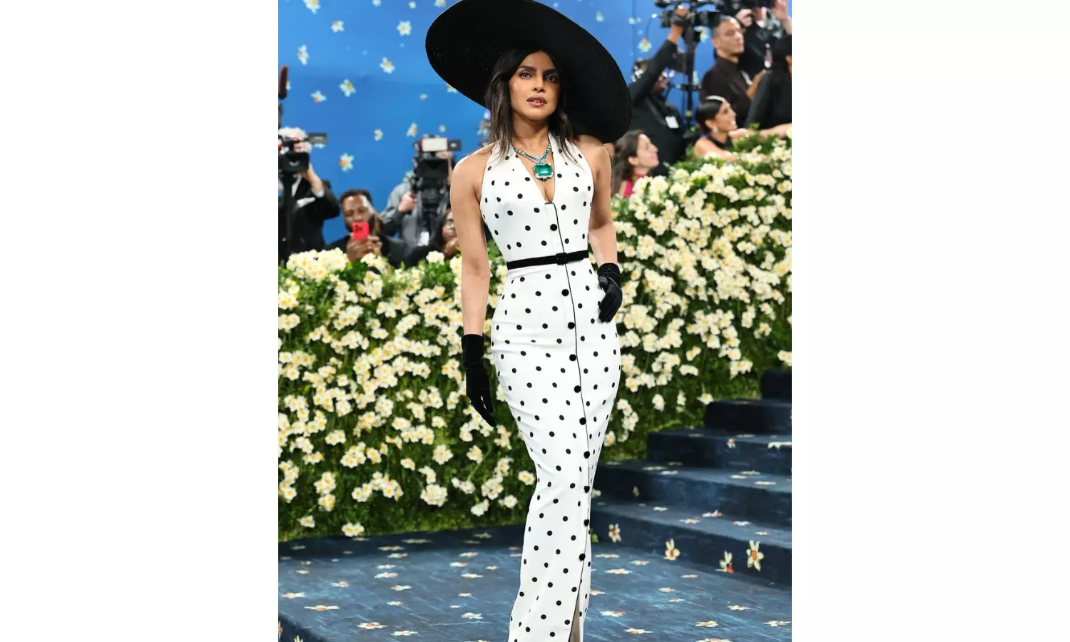 Queen Bee Priyanka Chopra Jonas Owns the Night at the MET Gala 2025, once again!