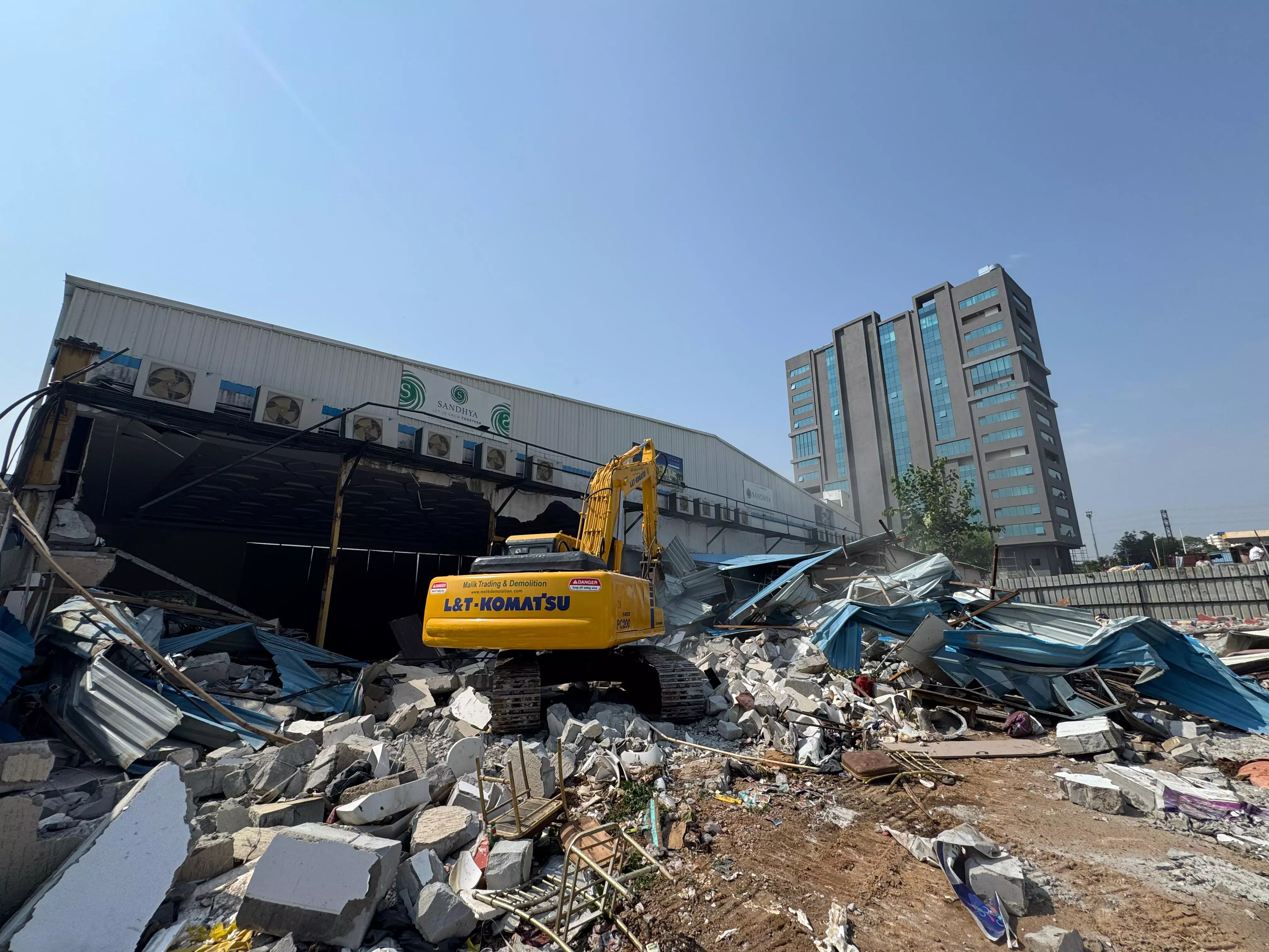 HYDRAA Carries Out Demolition at Sandhya Conventions in Gachibowli