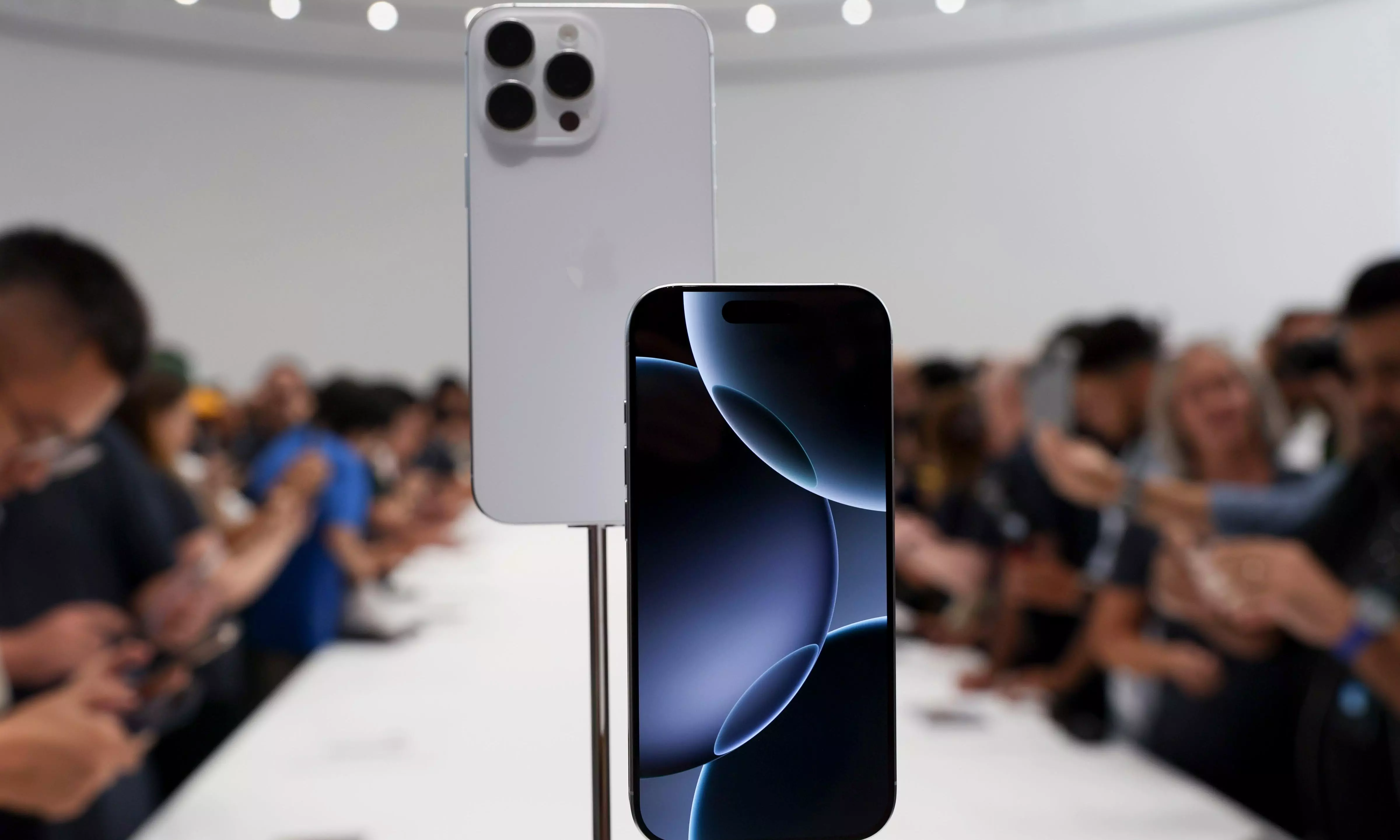 Apple Reportedly Planning To Launch iPhone 18 Series in Two Phases