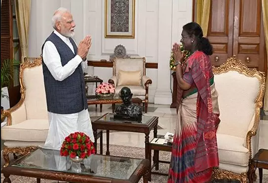 Modi Briefs President Murmu on Operation Sindoor Strikes