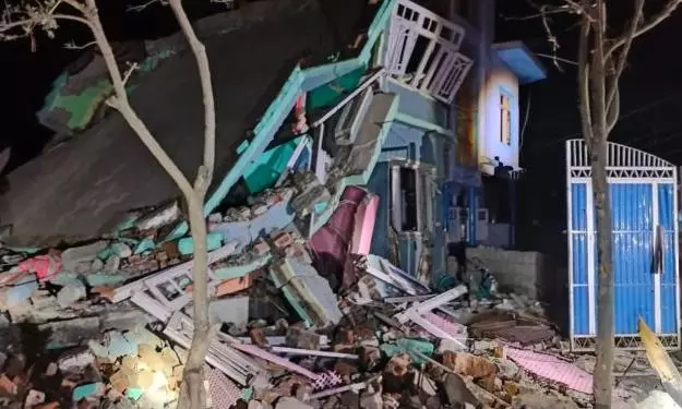 J&K: Amid Fear And Dread, Border-Dwellers Flee Homes J&K: Amid Fear And Dread, Border-Dwellers Flee Homes