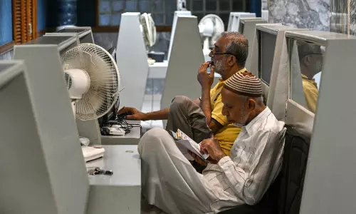 Pakistan Stock Exchange Bleeds As Tensions Between India, Pakistan Escalate